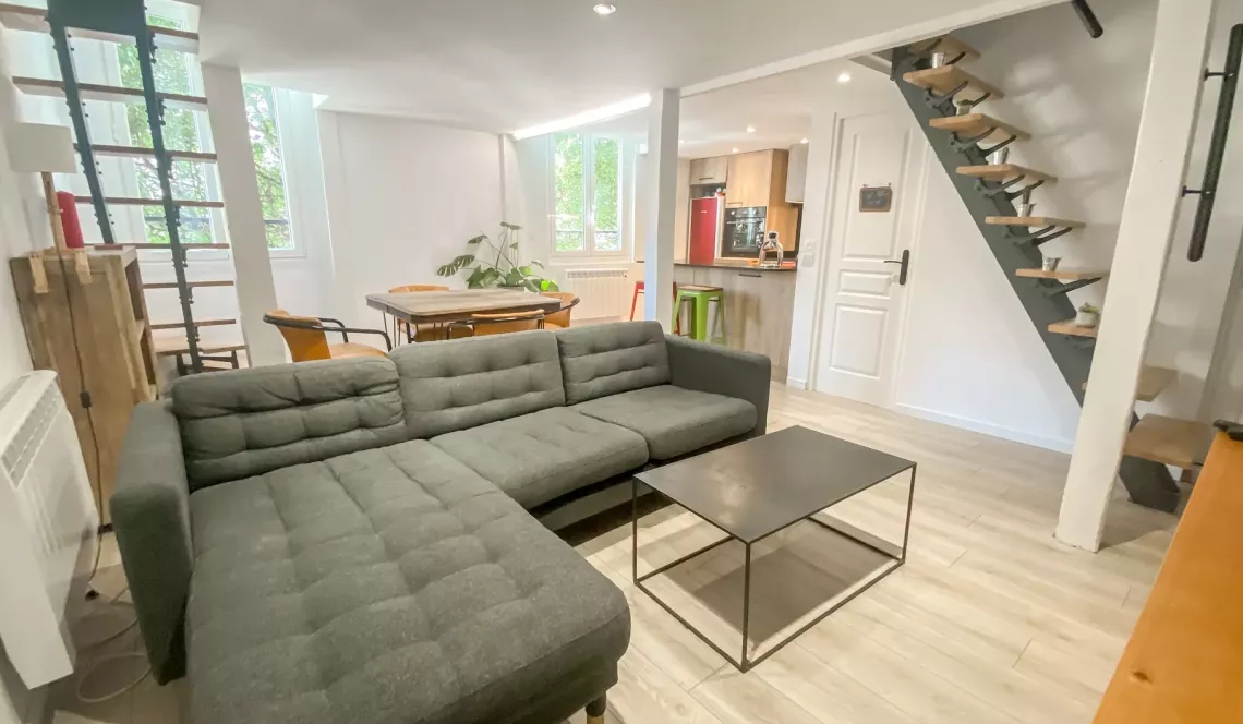 Bayonne à deux pas de la Gare - Duplex de 68 m² habitable entièrement rénové en 2022 plein sud au 1er et dernier étage