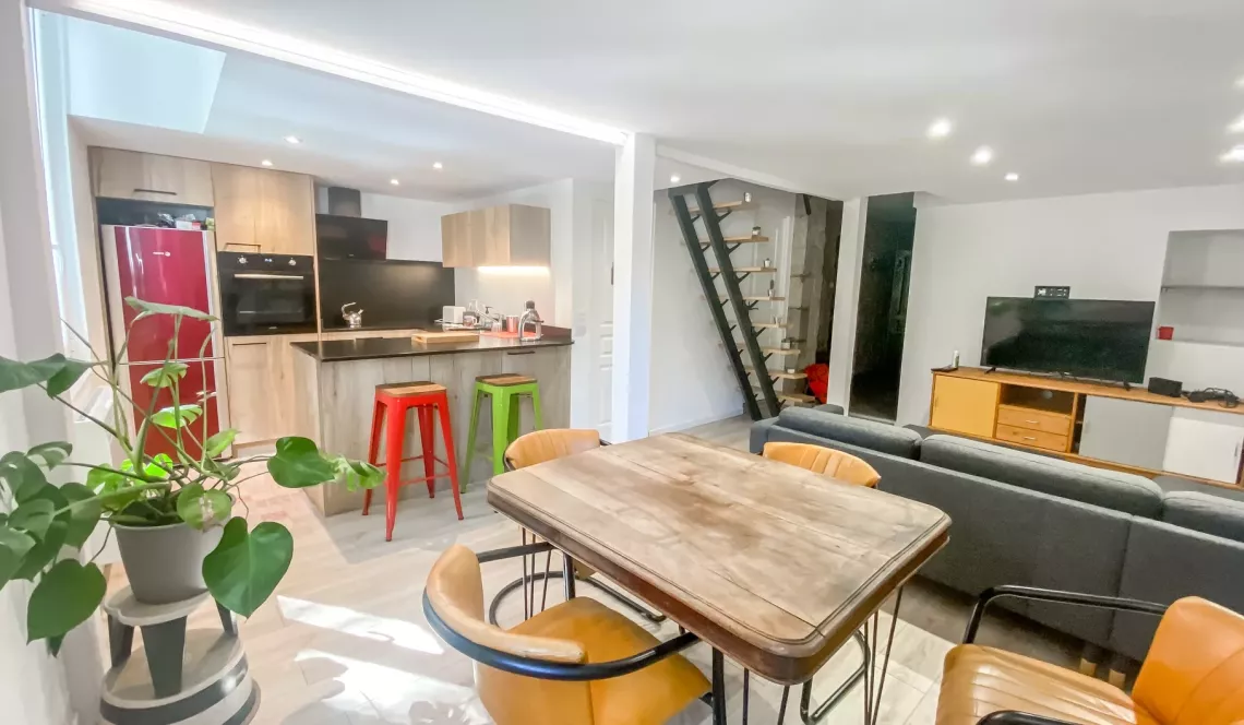 Bayonne à deux pas de la Gare - Duplex de 68 m² habitable entièrement rénové en 2022 plein sud au 1er et dernier étage