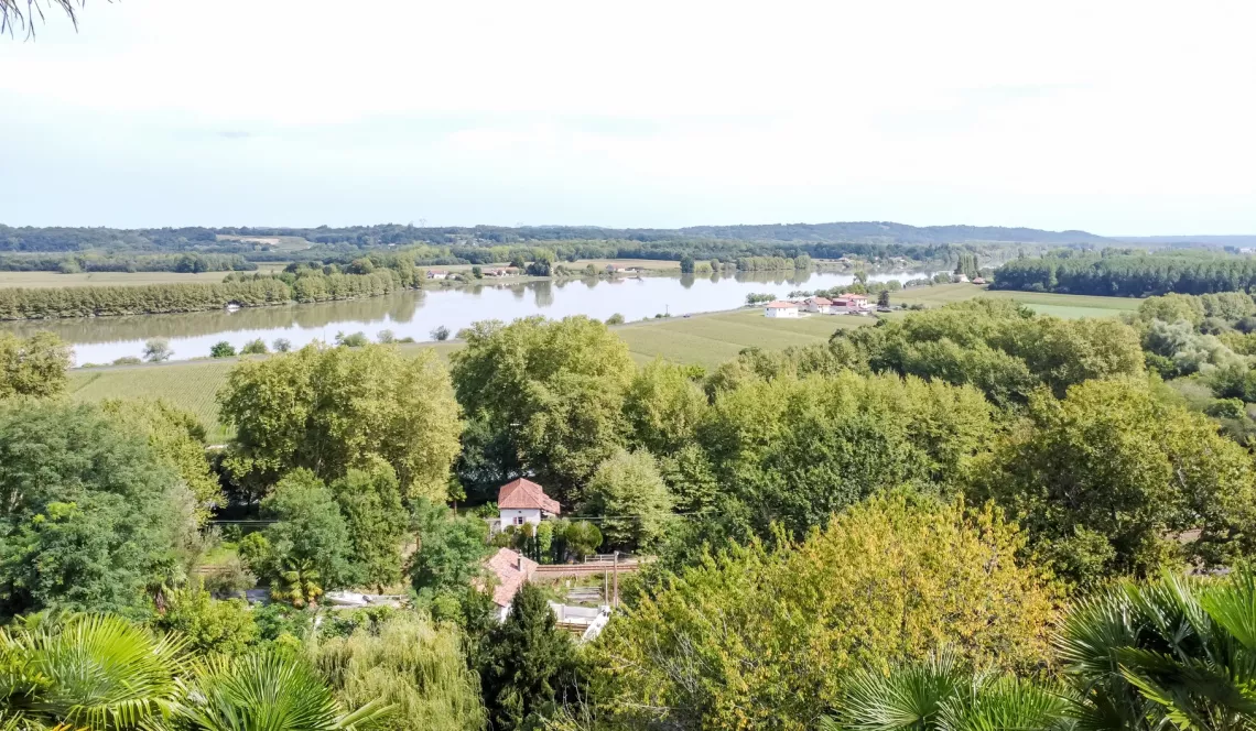 Urt au cœur du village - Maison ancienne de 197 m² habitable à rénover plus petit jardin sur parcelle de 244 m²