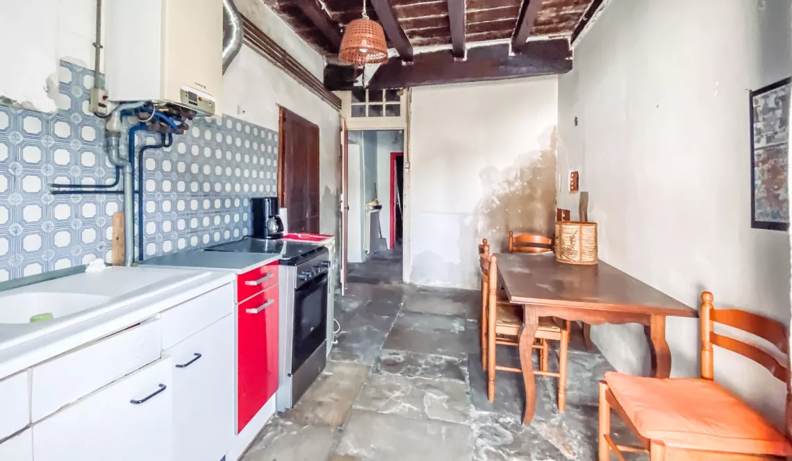 Urt au cœur du village - Maison ancienne de 197 m² habitable à rénover plus petit jardin sur parcelle de 244 m²
