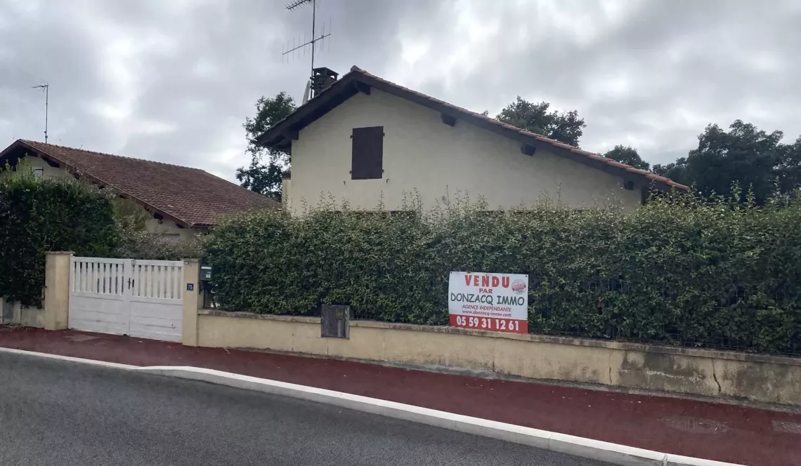 Tarnos - Proximité des plages et des commodités, maison de plain-pied 3 chambres non mitoyenne sur une parcelle de 245 m². 