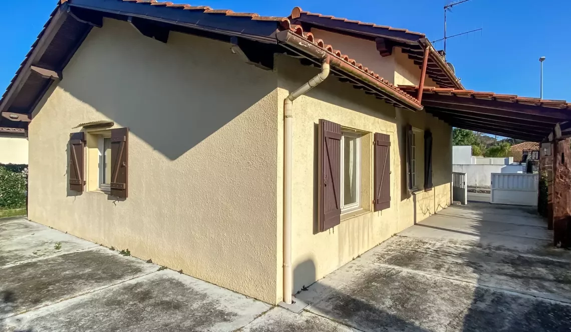 Tarnos - Proximité des plages et des commodités, maison de plain-pied 3 chambres non mitoyenne sur une parcelle de 245 m². 