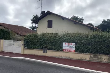 Tarnos - Proximité des plages et des commodités, maison de plain-pied 3 chambres non mitoyenne sur une parcelle de 245 m². 