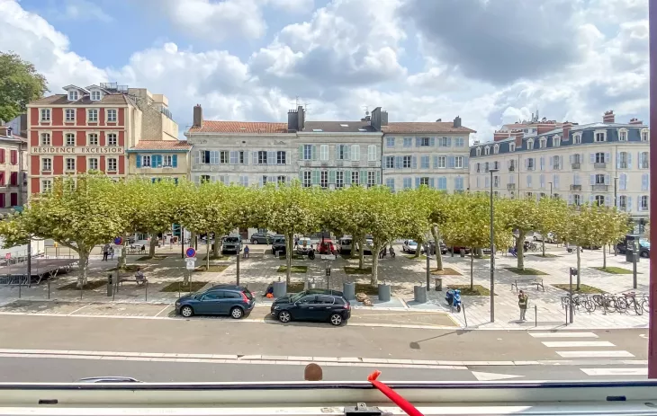 RARE à Bayonne place de la République - Type 2 de 30 m² habitable en parfait état avec vue dégagée, idéal 1er achat ou investisseur 