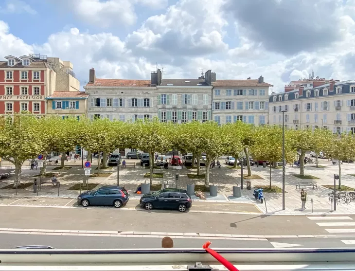 RARE à Bayonne place de la République - Type 2 de 30 m² habitable en parfait état avec vue dégagée, idéal 1er achat ou investisseur 
