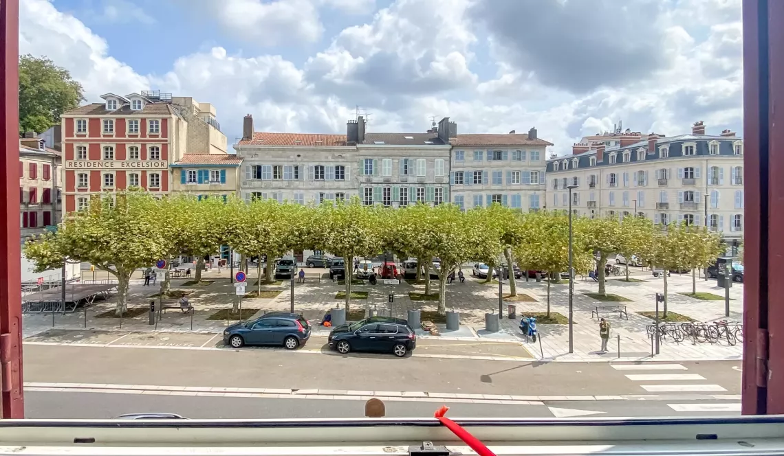 RARE à Bayonne place de la République - Type 2 de 30 m² habitable en parfait état avec vue dégagée, idéal 1er achat ou investisseur 