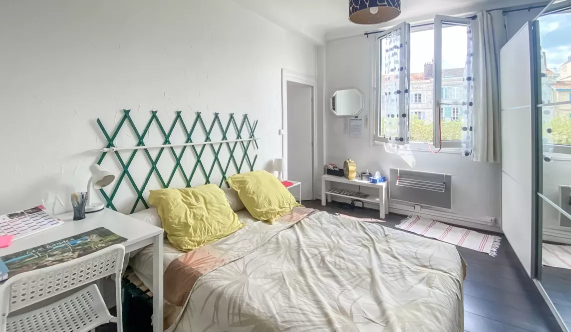 RARE à Bayonne place de la République - Type 2 de 30 m² habitable en parfait état avec vue dégagée, idéal 1er achat ou investisseur 