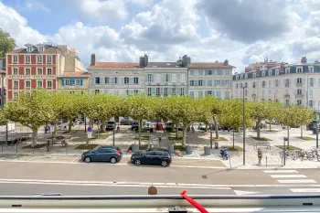 RARE à Bayonne place de la République - Type 2 de 30 m² habitable en parfait état avec vue dégagée, idéal 1er achat ou investisseur 