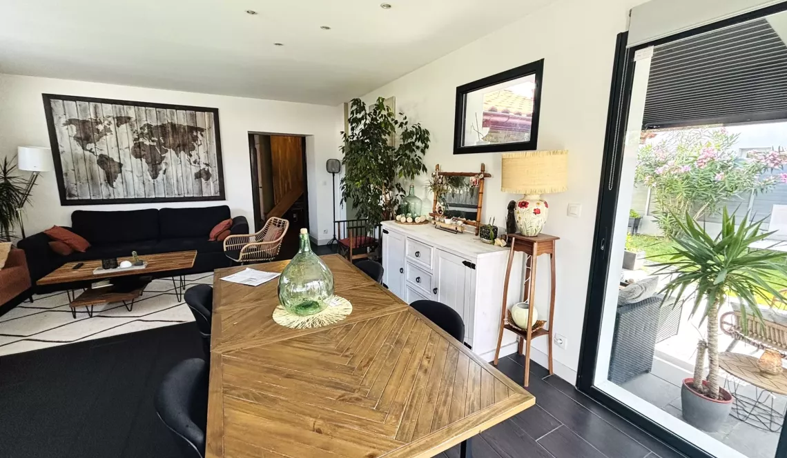 Anglet El Hogar - Adorable maison de ville de plain-pied de 120 m² habitable, 4 chambres + 1 bureau, séjour de 32 m² sur agréable parcelle de 312 m² avec garage