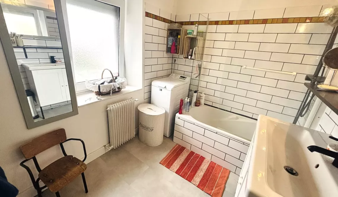 Anglet El Hogar - Adorable maison de ville de plain-pied de 120 m² habitable, 4 chambres + 1 bureau, séjour de 32 m² sur agréable parcelle de 312 m² avec garage