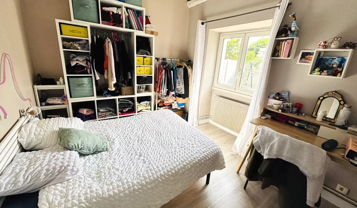Anglet El Hogar - Adorable maison de ville de plain-pied de 120 m² habitable, 4 chambres + 1 bureau, séjour de 32 m² sur agréable parcelle de 312 m² avec garage