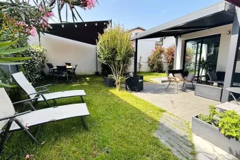 Anglet El Hogar - Adorable maison de ville de plain-pied de 120 m² habitable, 4 chambres + 1 bureau, séjour de 32 m² sur agréable parcelle de 312 m² avec garage