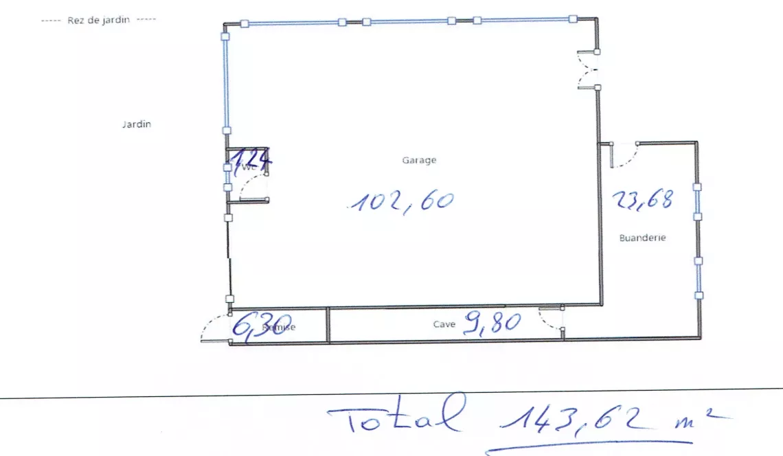 Bayonne St Esprit/St Frédéric - Sur 1 652 m² de terrain, énorme potentiel à découvrir pour cette maison avec ateliers, appartement type 4 + locaux/bureaux à venir!