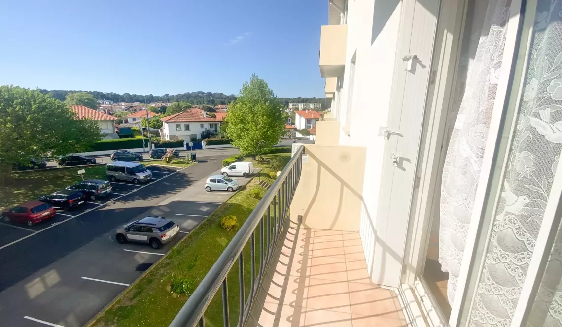 Anglet quartier Montbrun proche Pignada - Etage élevé pour ce type 3/4 de 68 m² habitable + balcon + cave + parking extérieur (Poss garage en +) 