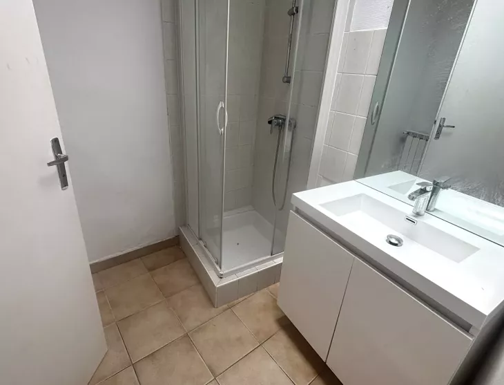 Boucau central - Dans maison ancienne, 3 appartements en duplex loués pour 1976 €/mois + 1 libre pour en tout 225 m² habitable + petits extérieurs
