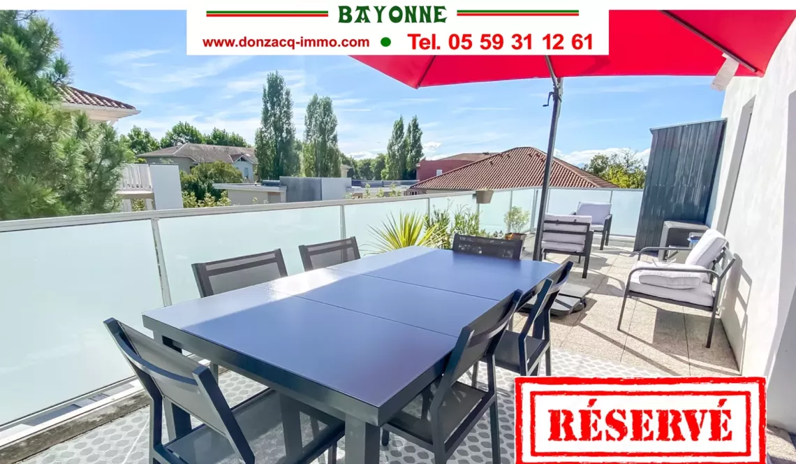 Bayonne au calme - Dans résidence de 2014, type 3 de 65 m² habitable agréable et lumineux avec terrasse de 27 m² + cave + parking en sous-sol