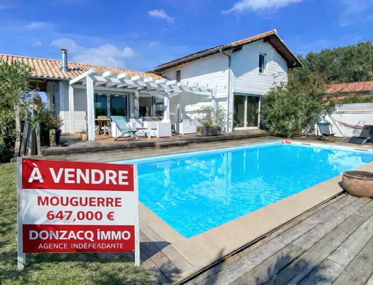 Mouguerre sur la hauteur - Belle Californienne des années 2008 de 147 m² habitable, 3 chambres + appartement séparé de 25 m² sur 1170 m² de terrain + piscine