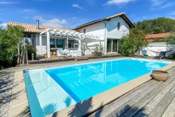 Mouguerre sur la hauteur - Belle Californienne des années 2008 de 147 m² habitable, 3 chambres + appartement séparé de 25 m² sur 1170 m² de terrain + piscine