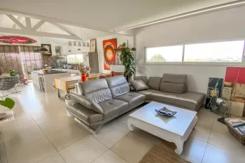 Mouguerre sur la hauteur - Belle Californienne des années 2008 de 147 m² habitable, 3 chambres + appartement séparé de 25 m² sur 1170 m² de terrain + piscine