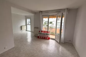 Anglet Dous Bos - Les commerces à vos pieds pour ce type 4 de 82 m² habitable, double séjour de 30 m², 2 chambres, terrasse + loggia fermée et place de parking