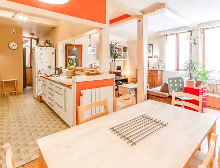 Bayonne proximité de la Gare - Type 3/4 de 74 m² habitable dans immeuble en pierre rénové entièrement