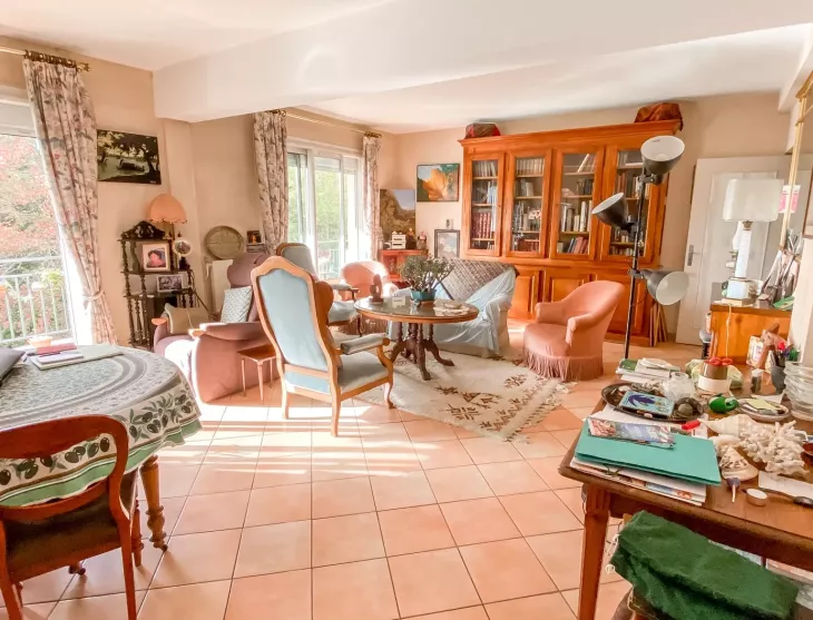 Bayonne Allées Paulmy au calme - Type 3 de 93 m² habitable, pièce de vie de 33 m² avec terrasse, loggia, cave et place de parking couvert