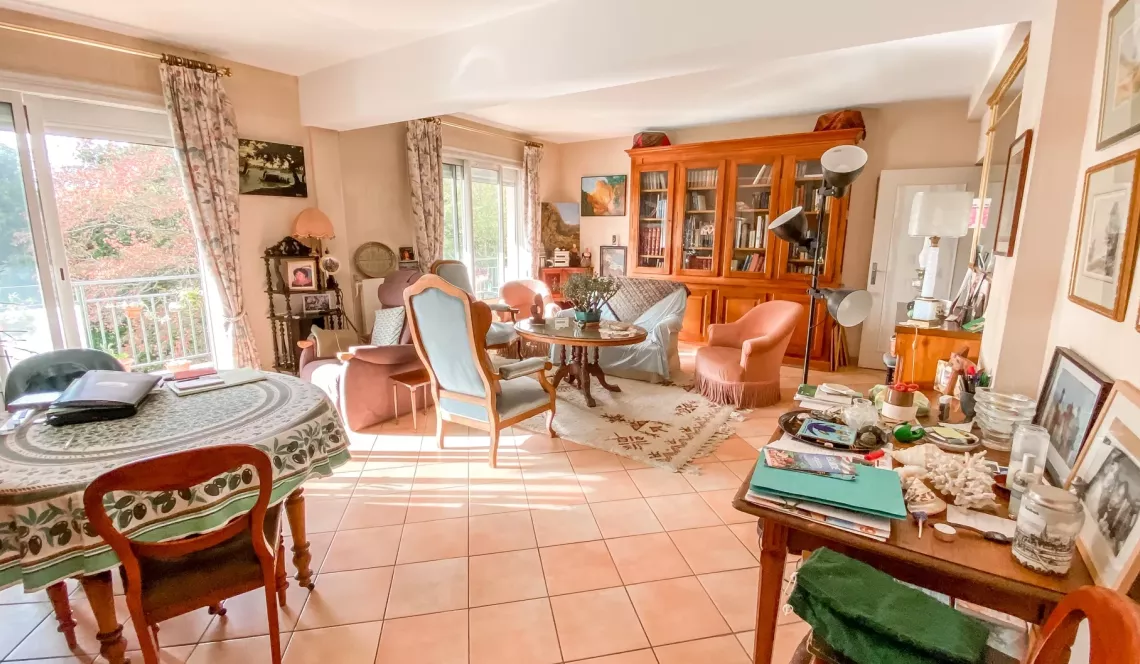 Bayonne Allées Paulmy au calme - Type 3 de 93 m² habitable, pièce de vie de 33 m² avec terrasse, loggia, cave et place de parking couvert