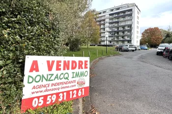 Bayonne Allées Paulmy au calme - Type 3 de 93 m² habitable, pièce de vie de 33 m² avec terrasse, loggia, cave et place de parking couvert