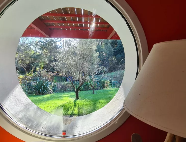 RARE à Ondres à l’abri des regards - Magnifique propriété de 139 m² habitable en parfait état et ses trois chambres sur splendide parcelle arborée de 5 500 m² + garages. Il faut le voir pour le croire!