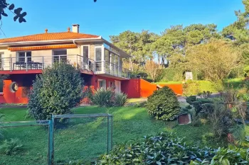 RARE à Ondres à l’abri des regards - Magnifique propriété de 139 m² habitable en parfait état et ses trois chambres sur splendide parcelle arborée de 5 500 m² + garages. Il faut le voir pour le croire!