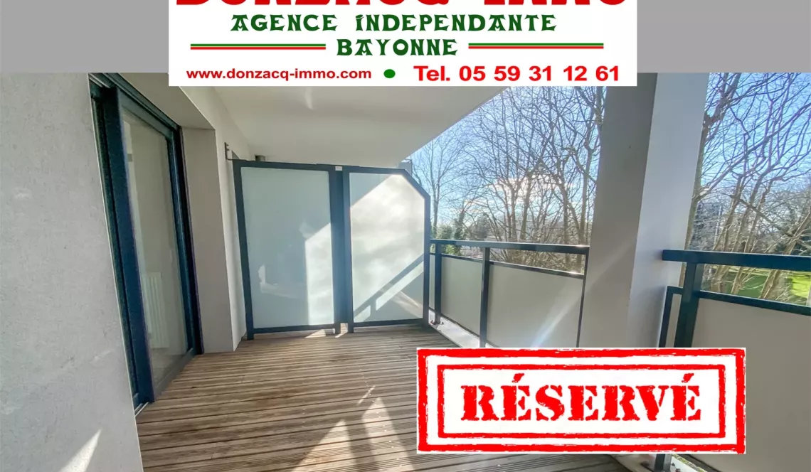 Bayonne proche de la Gare et du centre ville de Bayonne - Type 3 de 70 m², pièce de vie de 24 m² sur terrasse de 8 m² + parking en sous-sol