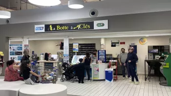 Venez récupérer votre calendrier DONZACQ IMMO 2025 au Tennis Club d’Anglet + les boutiques des Leclerc Anglet et Bayonne