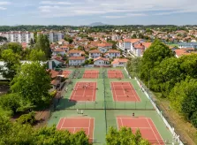 BELLE VIDEO de notre TENNIS CLUB D’ANGLET, vu d’en haut!